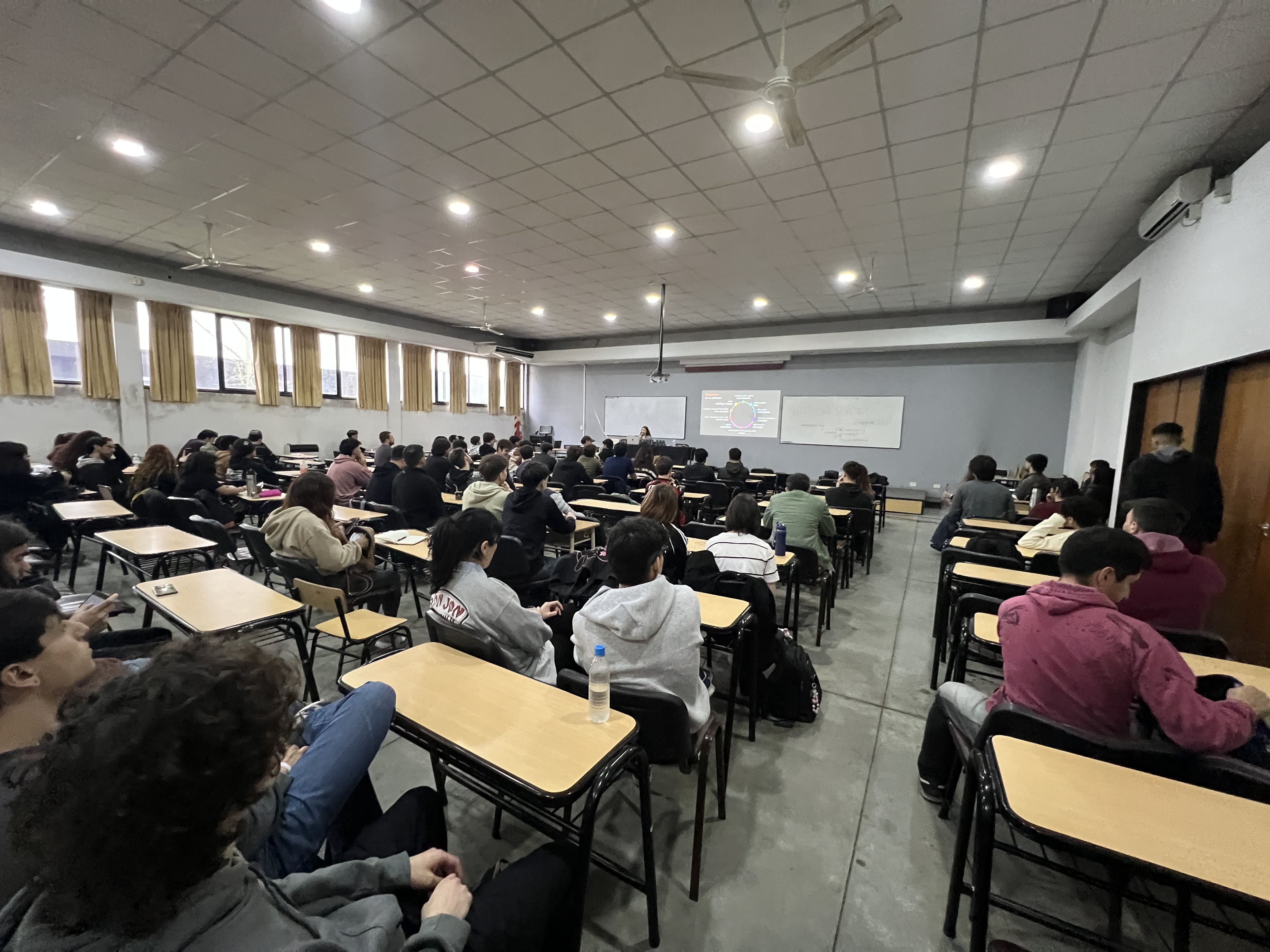 Speaker y Docente - Image 1